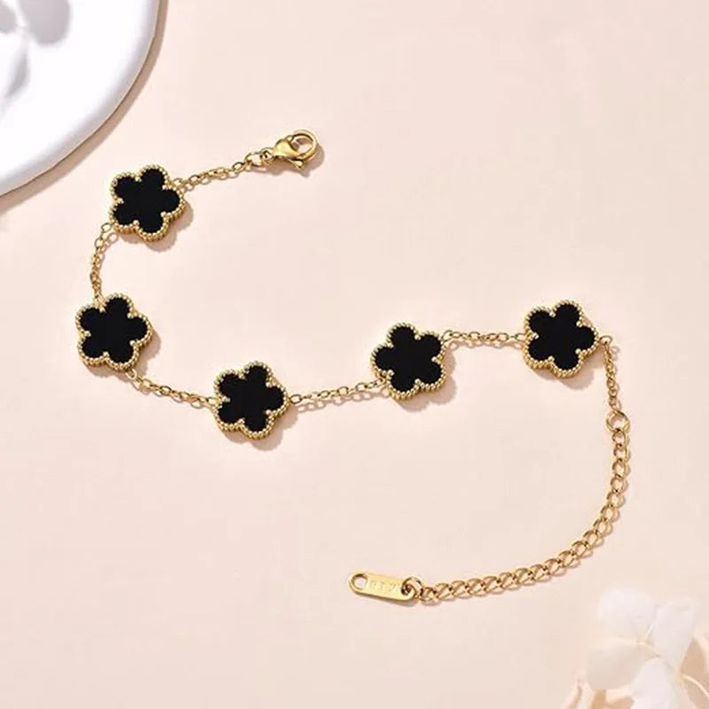 Lucky Clover Women's Hand bracelet