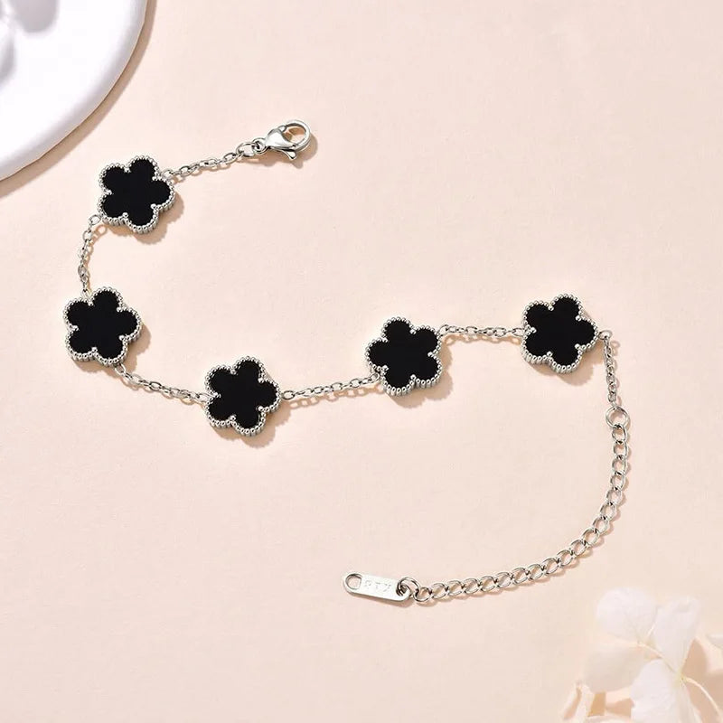 Lucky Clover Women's Hand bracelet