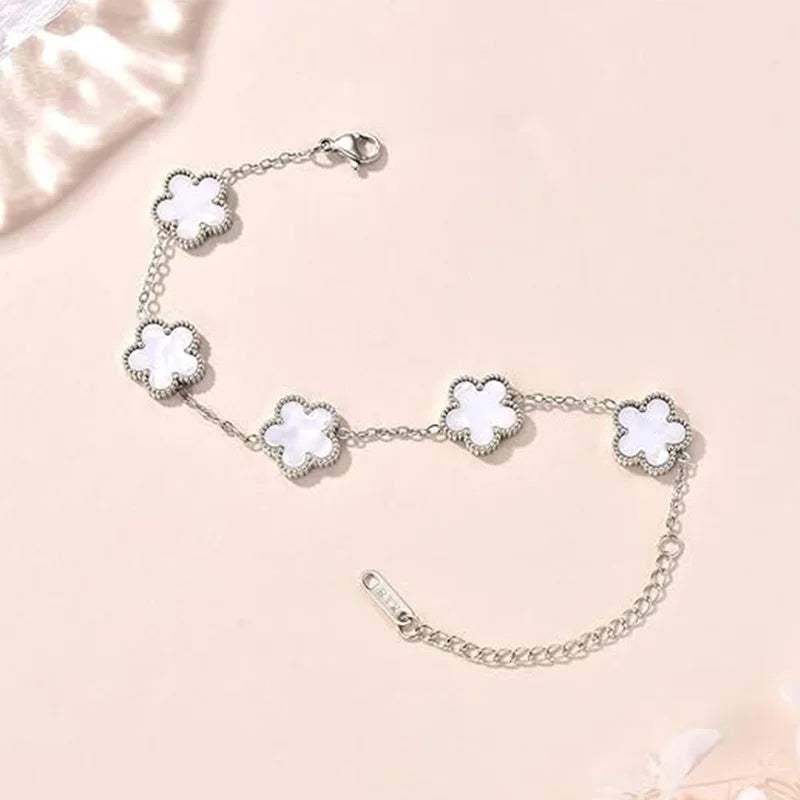 Lucky Clover Women's Hand bracelet